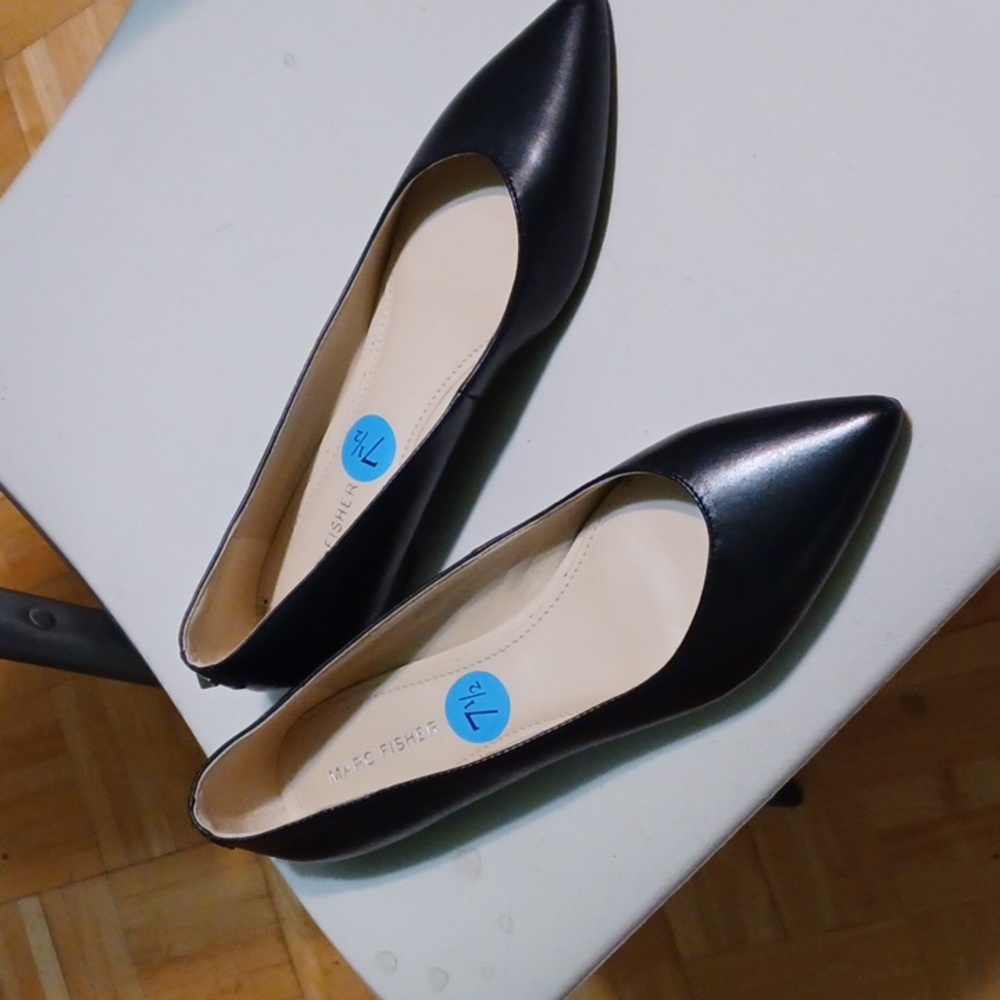 Marc Fisher Pointed Toe Flats 7.5